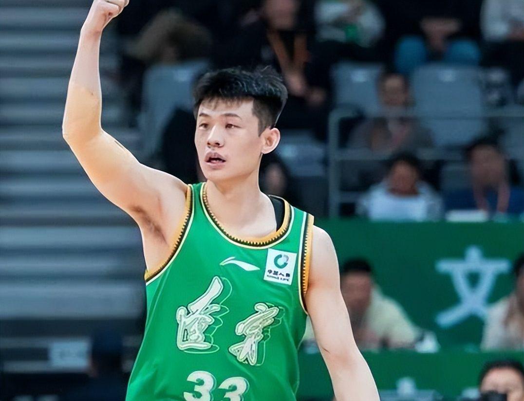 沃特森正式亮相骑士!新赛季身披8号球衣 自信远不止成为3D专家